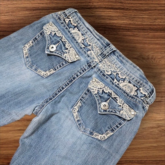 Bongo Low Rise 90s Embroidered Bootcut Denim Jeans - Picture 5 of 8
